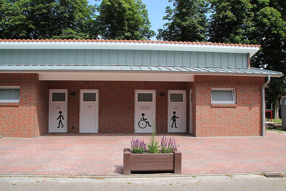 Sanitäranlage des Stellplatzes der Gemeinde Ostrhauderfehn. 